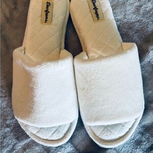 DEARFOAMS Cozy White Slippers